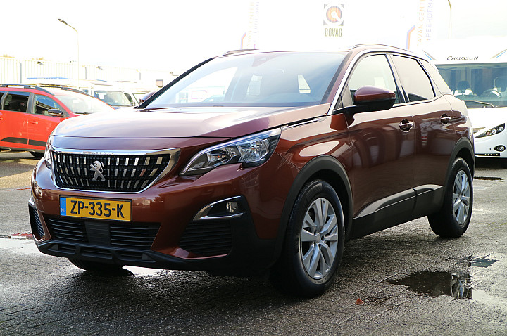 Peugeot 3008 1.2 PureTech Allure | Navi | Carplay | Trekhaak! |